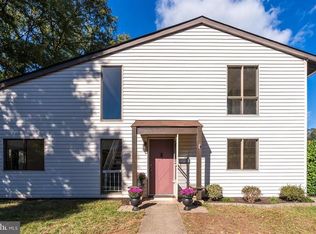 115 Hayloft Ct, Sterling, VA 20164