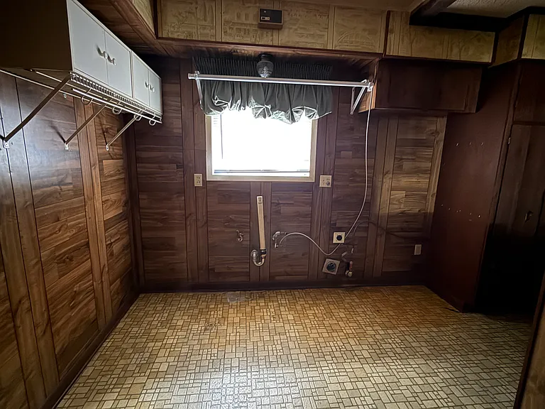 114 Brockton Dr — Photo 3