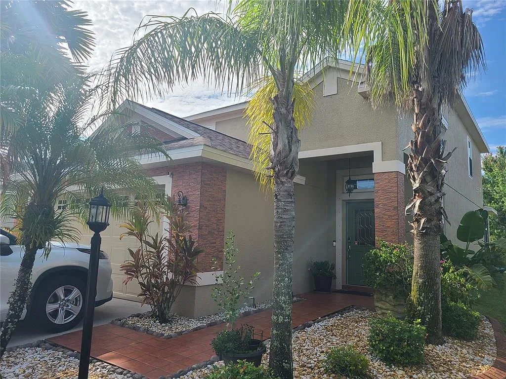 4 bed, 2.5 bath, 2012 sqft, $2,900 — Photo 1