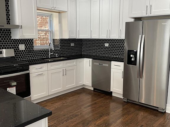 4th image of 3844 N Sawyer Ave #3