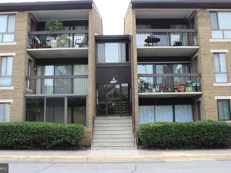 561 Florida Ave #104 — Photo 1