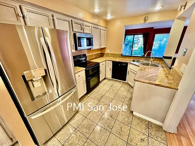 2 Bed 2.5 Bath 1,614sqft townhome in Mountain View — Photo 2