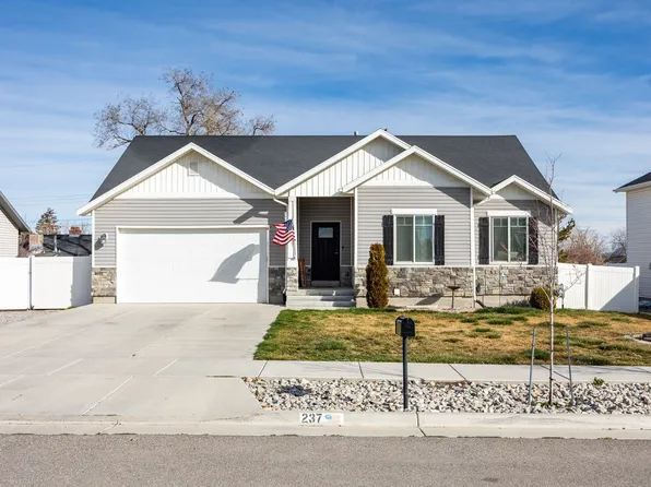 237 E Tate Ct, Grantsville, UT 84029