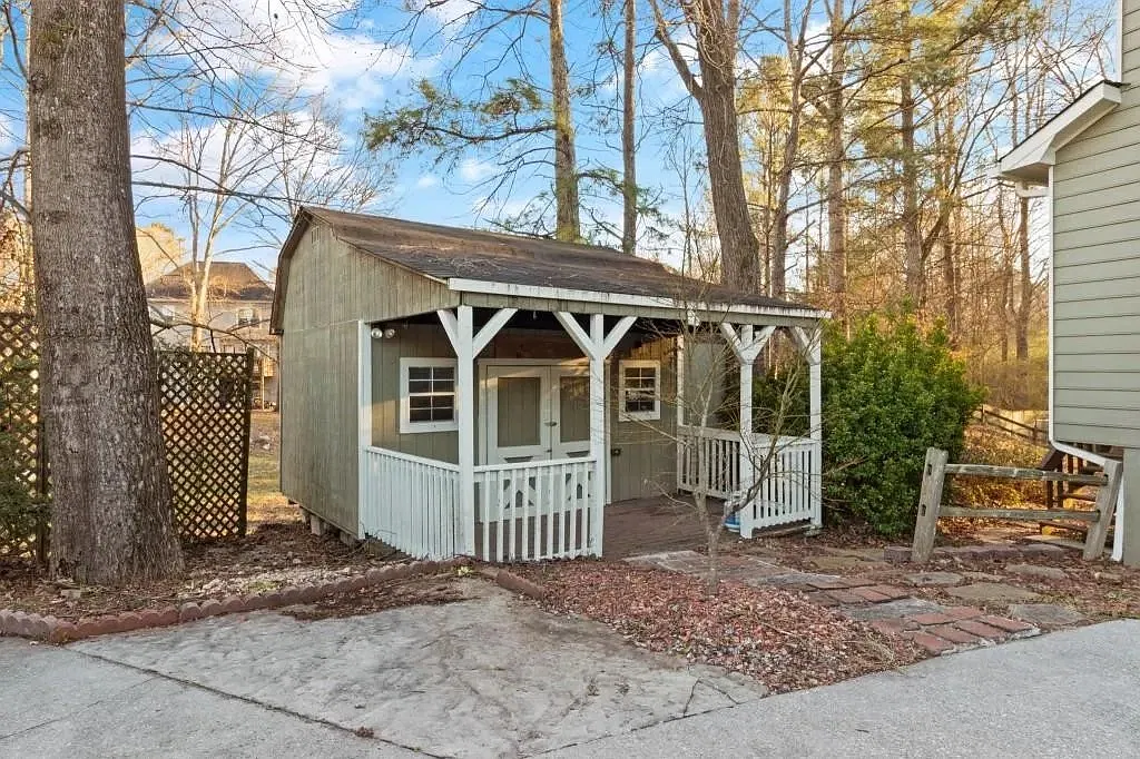 4 bed, 2.5 bath, 2272 sqft, $2,300 — Photo 4