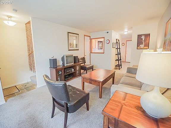 4th image of 687 32nd St Unit 1