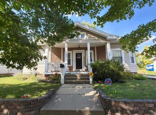 405 W Marion St, Manchester, IA 52057