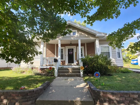 405 W Marion St, Manchester, IA 52057