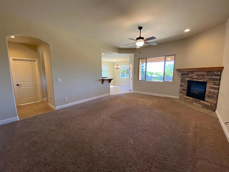 28 Phyllis Ct — Photo 4
