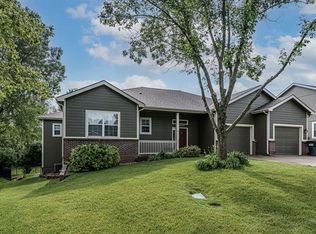 910 Riverside Ct, Lawrence, KS 66044