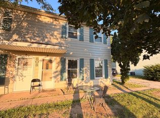 808 Crescent Dr #B, Champaign, IL 61821