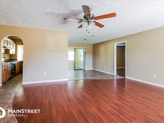 3rd image of 137 SE Manly Ave