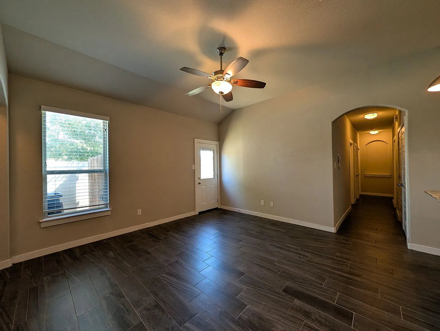 3/2/2 Fridge Included / No Carpet /Xeriscaped Front Yard / Corner Lot / Fenced in Yard / CISD — Photo 4