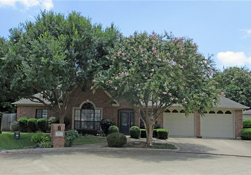 1st image of 711 Park Place Dr