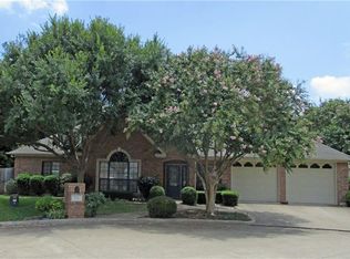 711 Park Place Dr, Athens, TX 75751