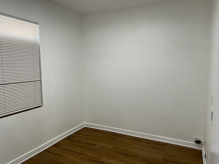 3431 N Vel R Phillips Ave — Photo 2