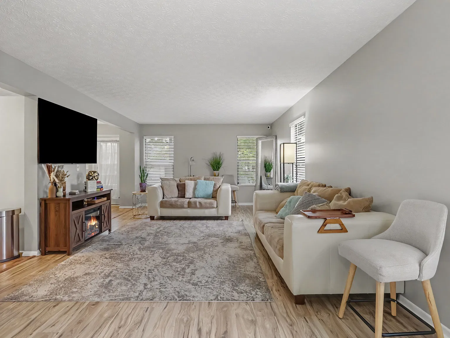 3 bed, 2.5 bath, 1528 sqft, $2,500 — Photo 2