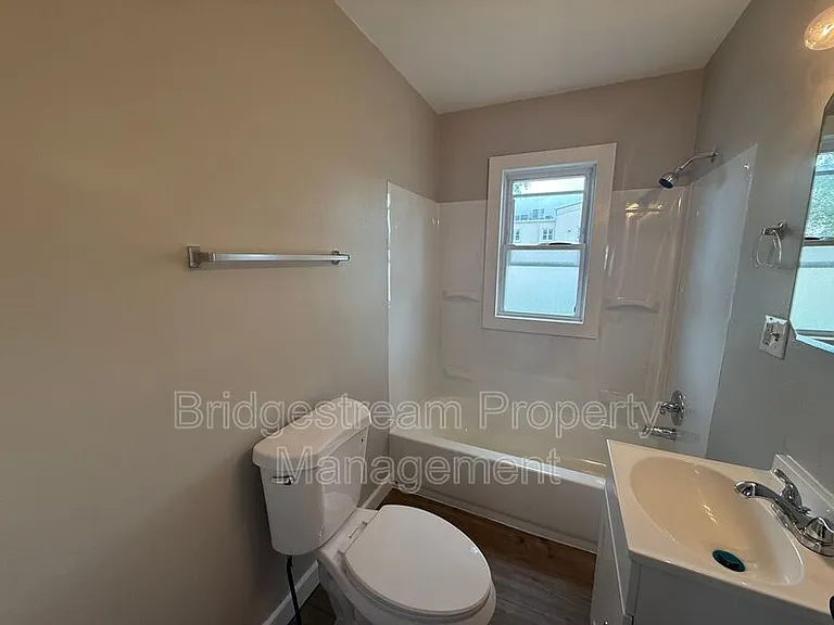 506 Middle St #B — Photo 5