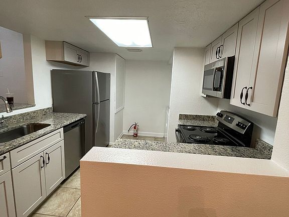 5th image of 436 Washington Palm Loop #A