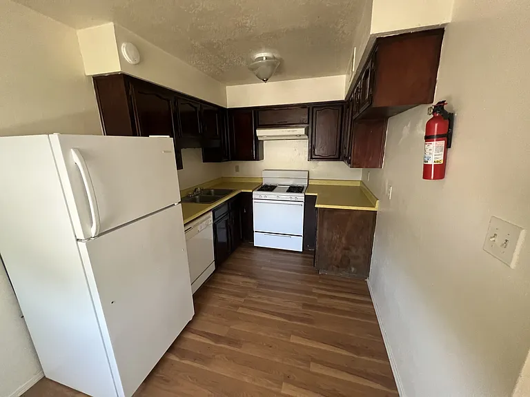 12200 Candelaria Rd NE #D — Photo 8
