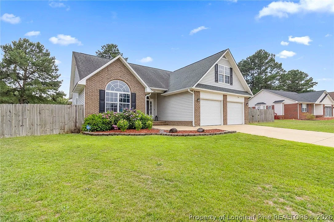 3 bed, 2.0 bath, 1796 sqft, $2,000 — Photo 3