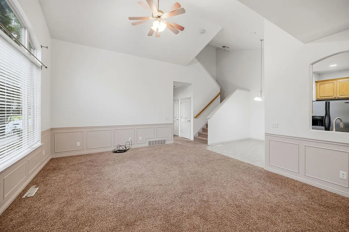 3 bed, 4.0 bath, 2450 sqft, $2,500 — Photo 1