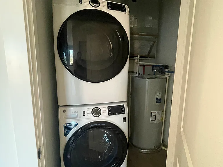 130 W Grand River Ave #204 — Photo 8