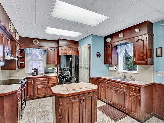 5th image of 116 Vineyard Ave