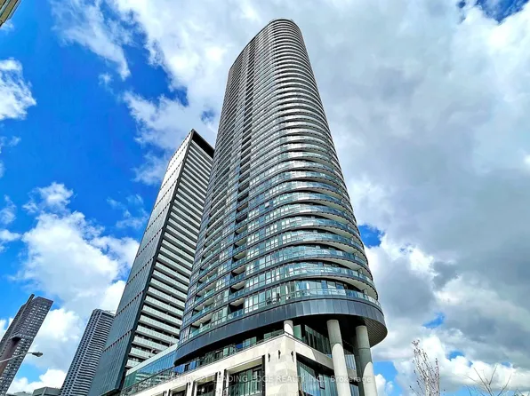 585 Bloor St E, Toronto, ON