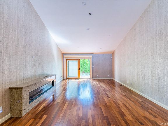 4th image of 215 Hornbill Drive