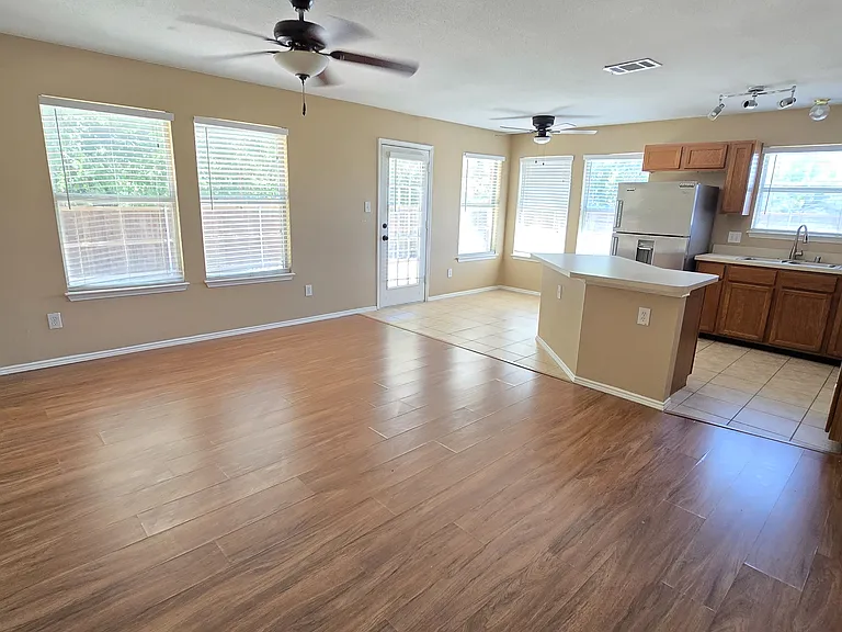 4512 Saddlebrook Dr — Photo 5