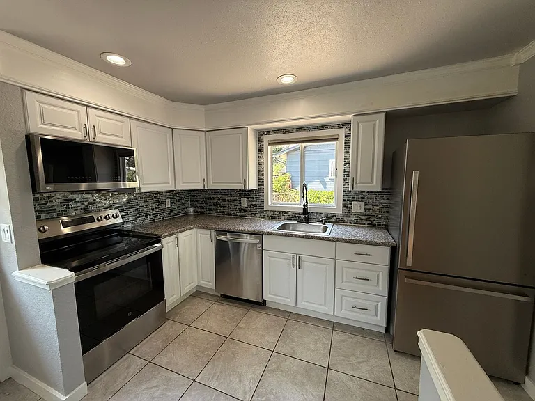 1137 Pando Ave — Photo 7