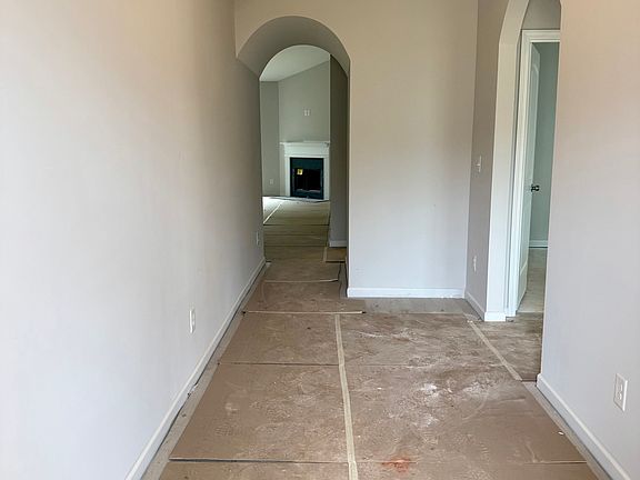 3rd image of 495 Charleston Pl