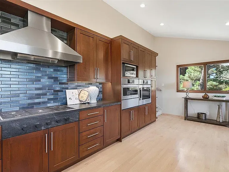 3 bed, 2497 sqft, $8,000 — Photo 4