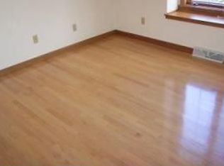 4900 Upper Forest Beach Rd, Port Washington, WI 53074