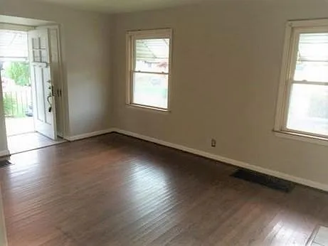 825 Carlyle Pl — Photo 4