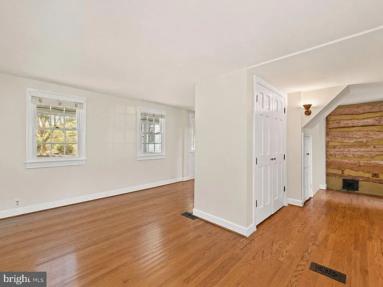 326 Walker Rd — Photo 9