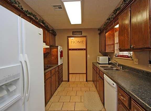 3rd image of 323 E Carson Ln