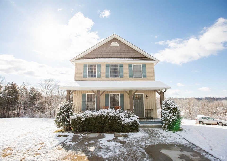 1st image of 133 Bennett Dr