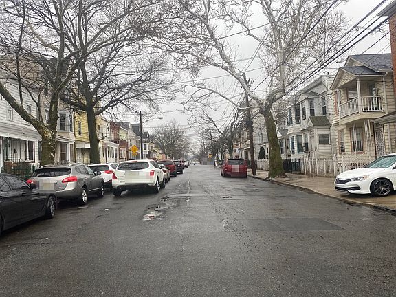 4th image of 198 Parker St