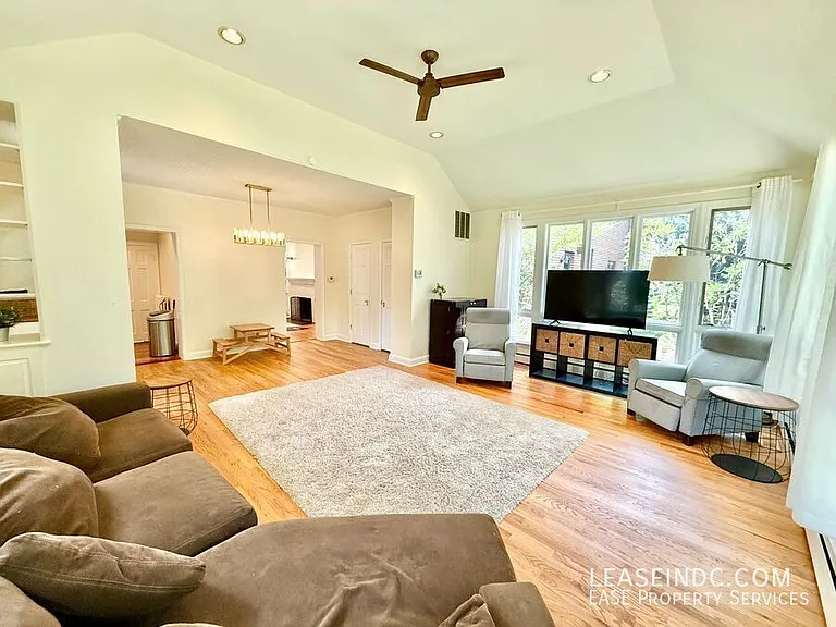 4825 Butterworth Pl NW — Photo 7