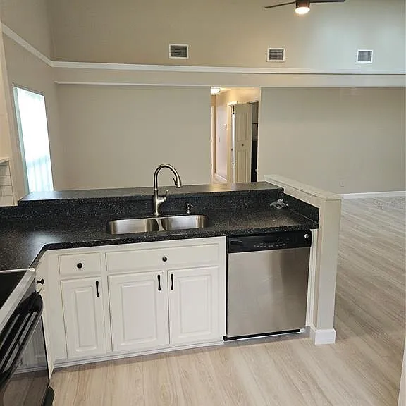 El Camino Ct — Photo 4