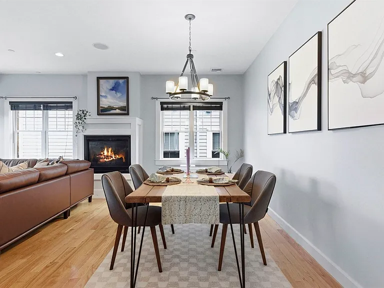 345 W Broadway #8 — Photo 4