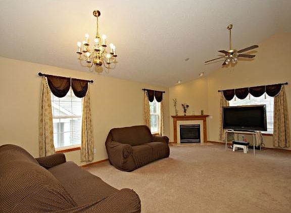 3rd image of 7498 Hampton Ln