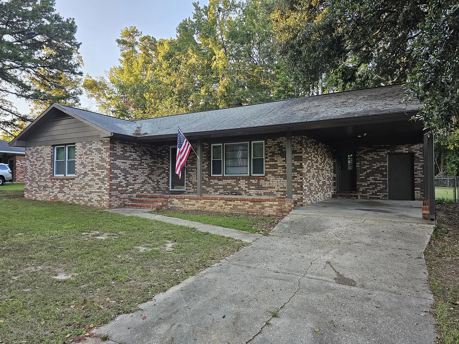 3 bed, 2.0 bath, 1229 sqft, $1,600 — Photo 2