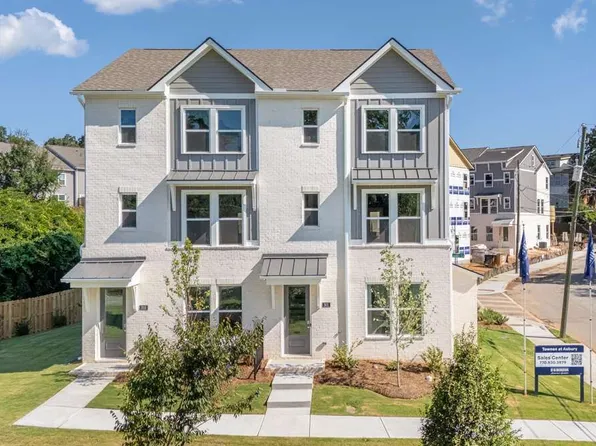 318 Laurel Ln, Hapeville, GA 30354