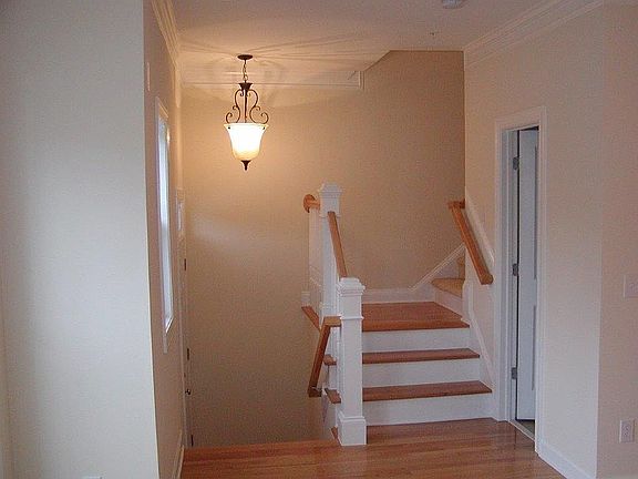 5th image of 335 Rose Walk Ln