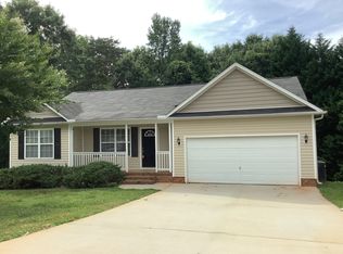 817 Gray Eagle Ln, Boiling Springs, SC 29316