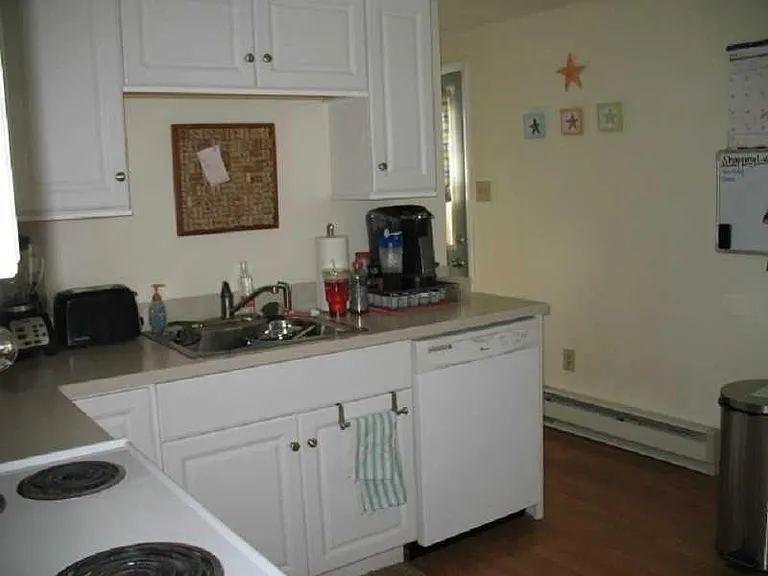 27 Weaver Ave #A — Photo 5