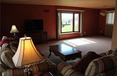 3rd image of 900 Crestview Dr