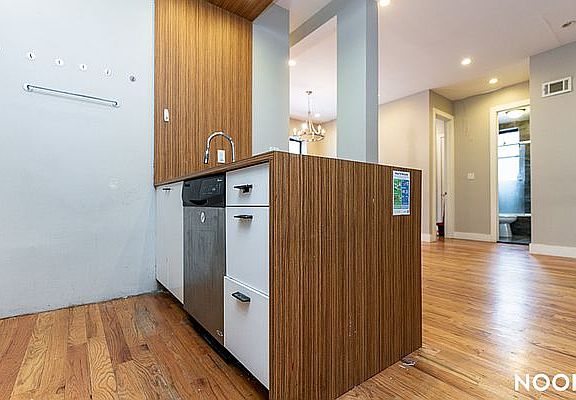3rd image of 1144 Bergen St APT 3